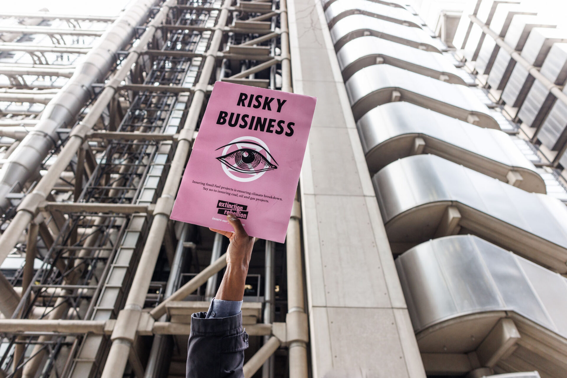 28th Feb. 2024. Lloyds of London Insurance Building, City of London‘.
Insure Our Futures’ protestors surround Lloyds of London demanding they take immediate action to slow the climate crisis and support the urgent transition from dangerous fossil fuels to clean energy. The occupation is part of a global week of action organised by the Insure Our Future network, running from 26th Feb – 3rd March. Grassroots groups and activists from across the world are coming together to demand action, with events taking place in the UK, USA, Japan, South Korea, Uganda, DRC, Switzerland, France, Peru, Colombia, Germany, and Czechia. Demands to the industry include immediately stopping insuring new fossil fuel projects, phasing out support for existing coal, oil and gas projects, respecting human rights and supporting a just transition. Fossil fuel projects – coal, gas and oil – cannot operate without insurance. This puts the insurance industry in a uniquely powerful position to have an impact on the future of our world.